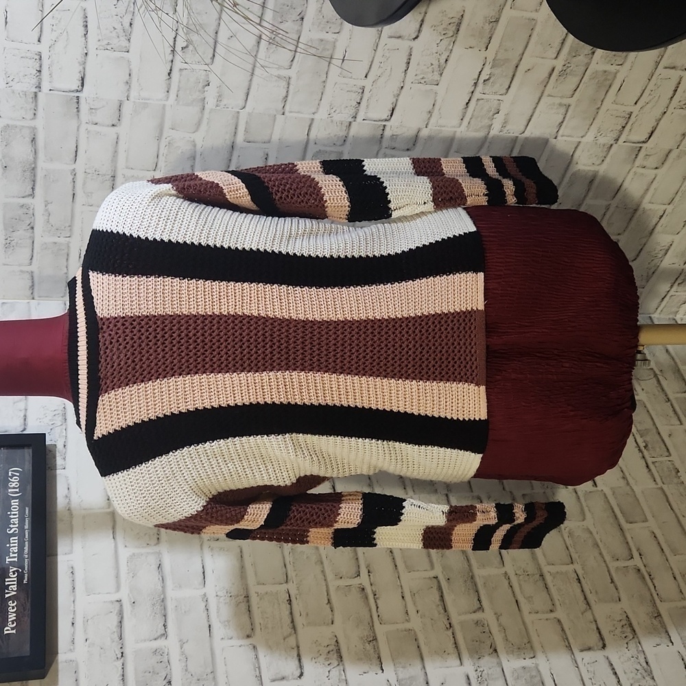 Womens Vneck SZ M Sweater - Picture 2 of 7